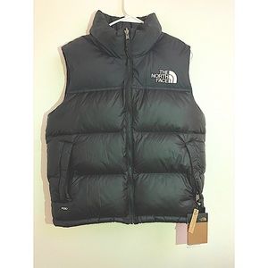 700 fill goose down offers warmth yet remains extremely compressible.